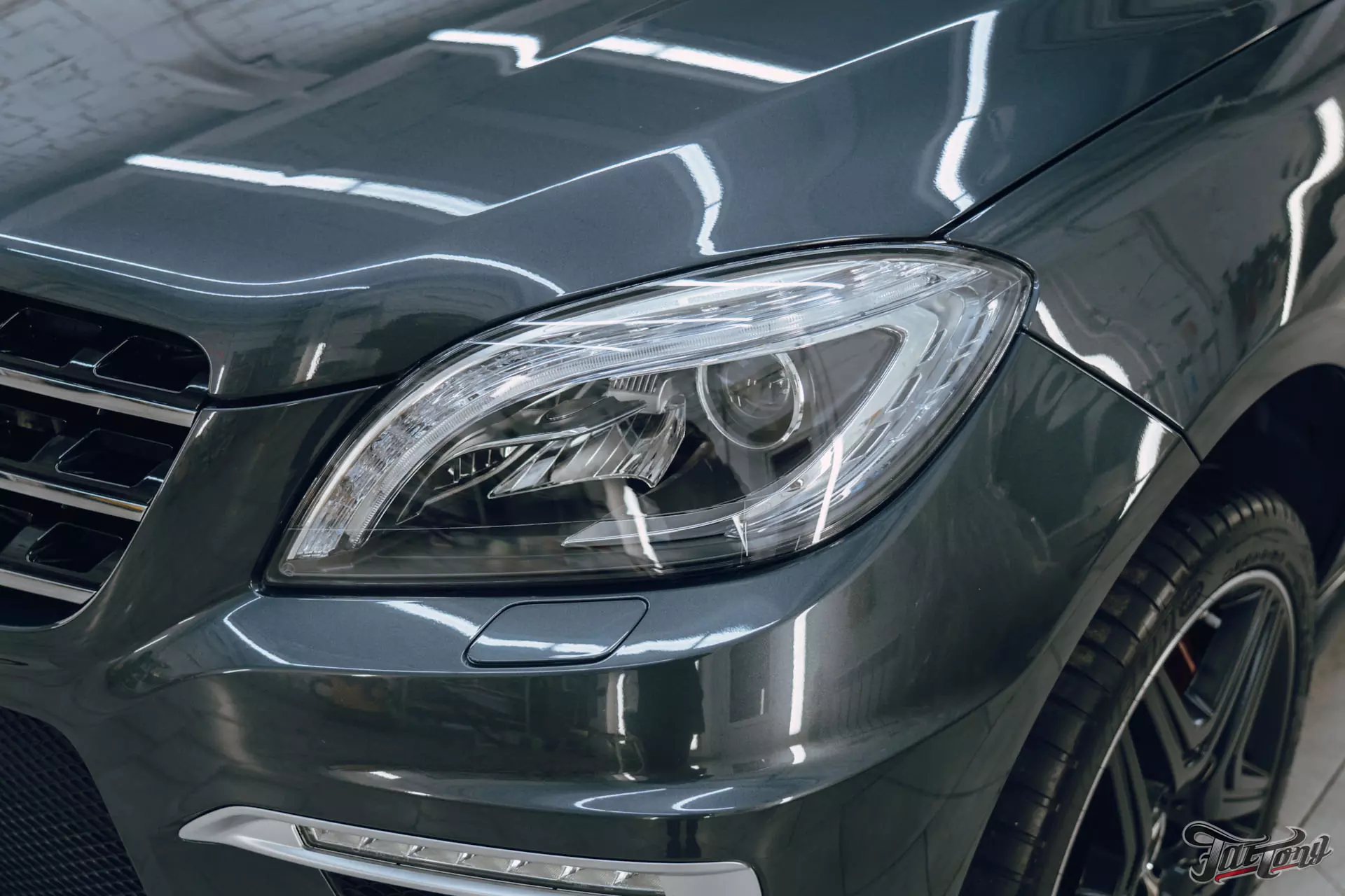Mercedes ML 63 AMG. Полировка кузова+керамика. Антидождь. Мойка подкапотного пространства. Уборка салона. Выставление зазоров